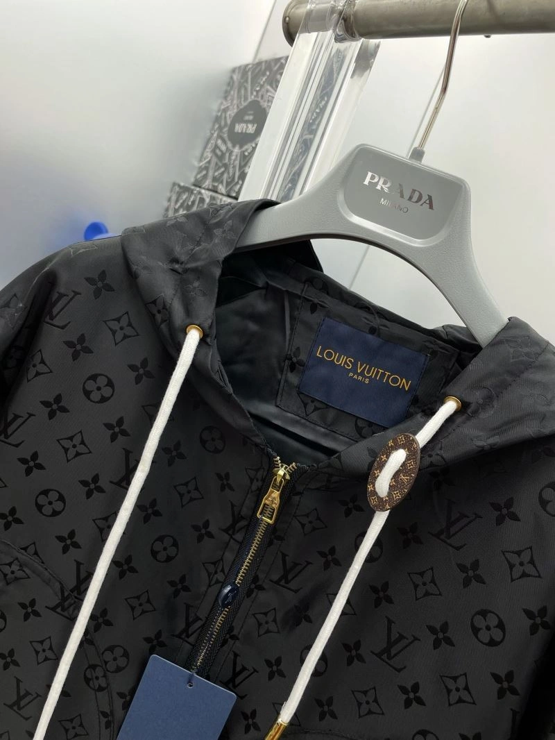 Louis Vuitton Outwear FreshLook 137539
