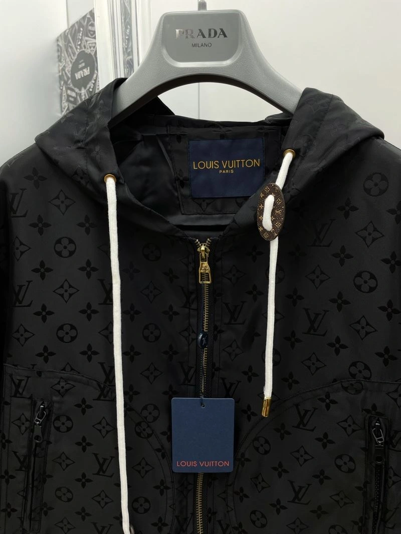 Louis Vuitton Outwear FreshLook 137539
