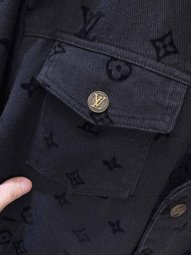 Soft Louis Vuitton Outwear 137546