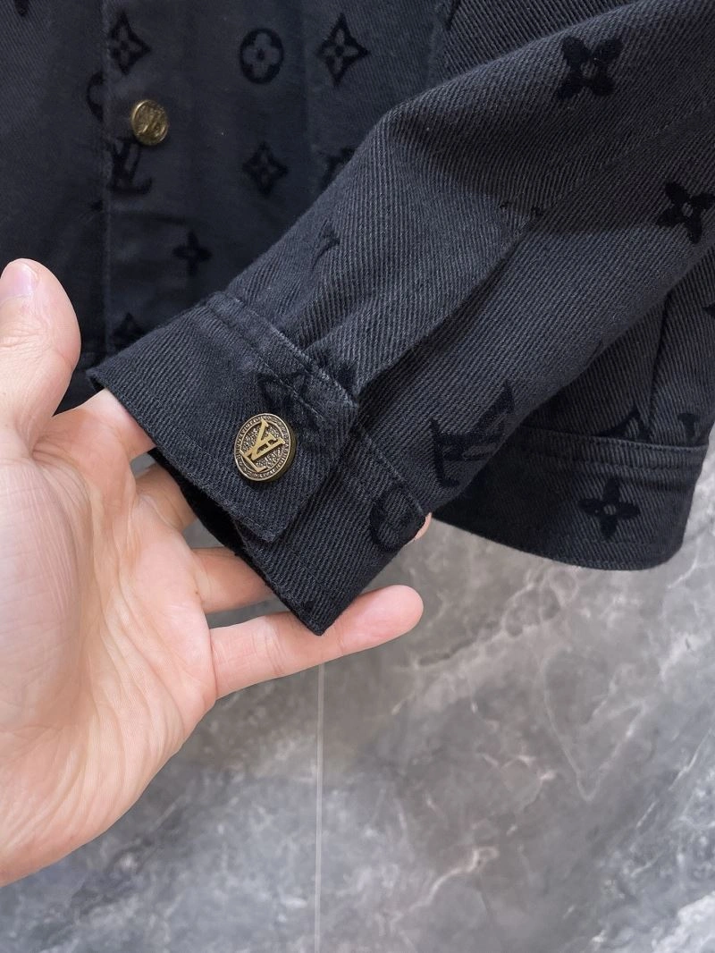 Soft Louis Vuitton Outwear 137546