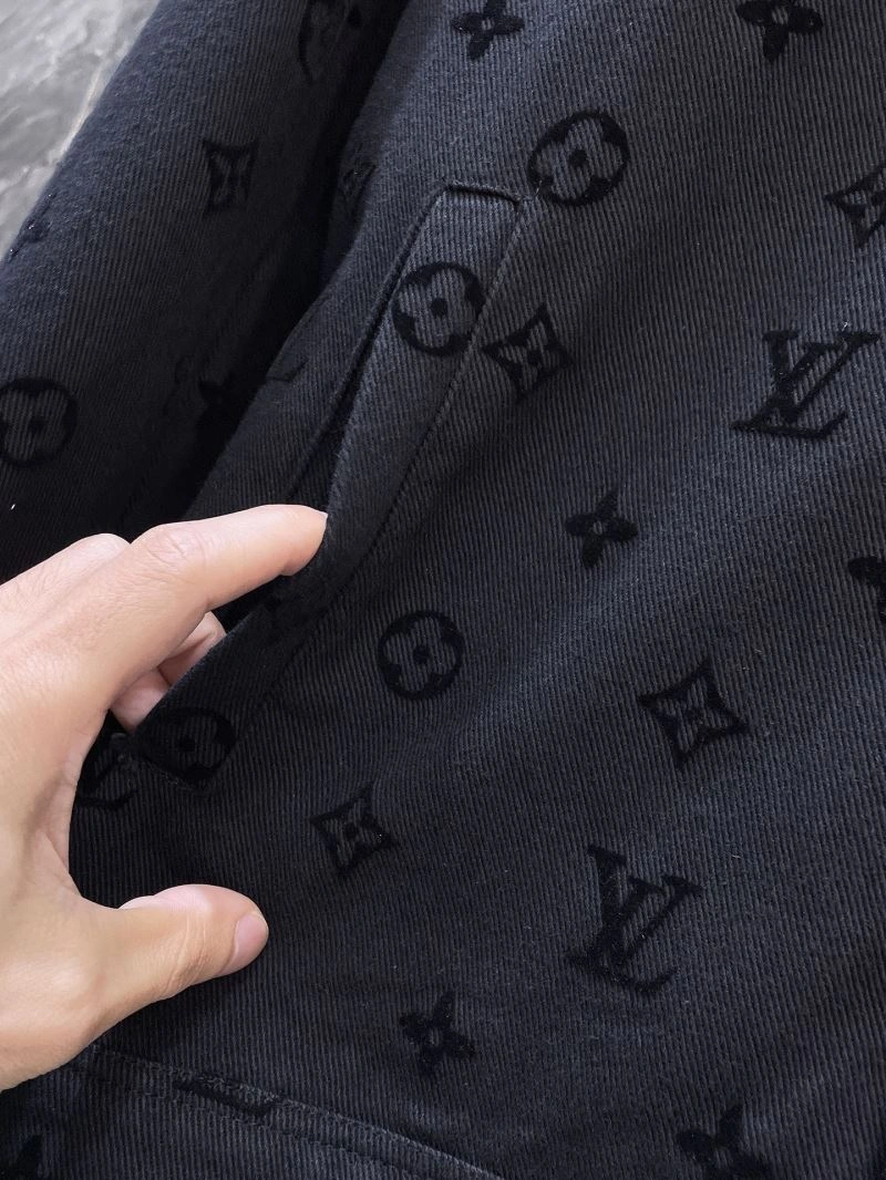 Soft Louis Vuitton Outwear 137546