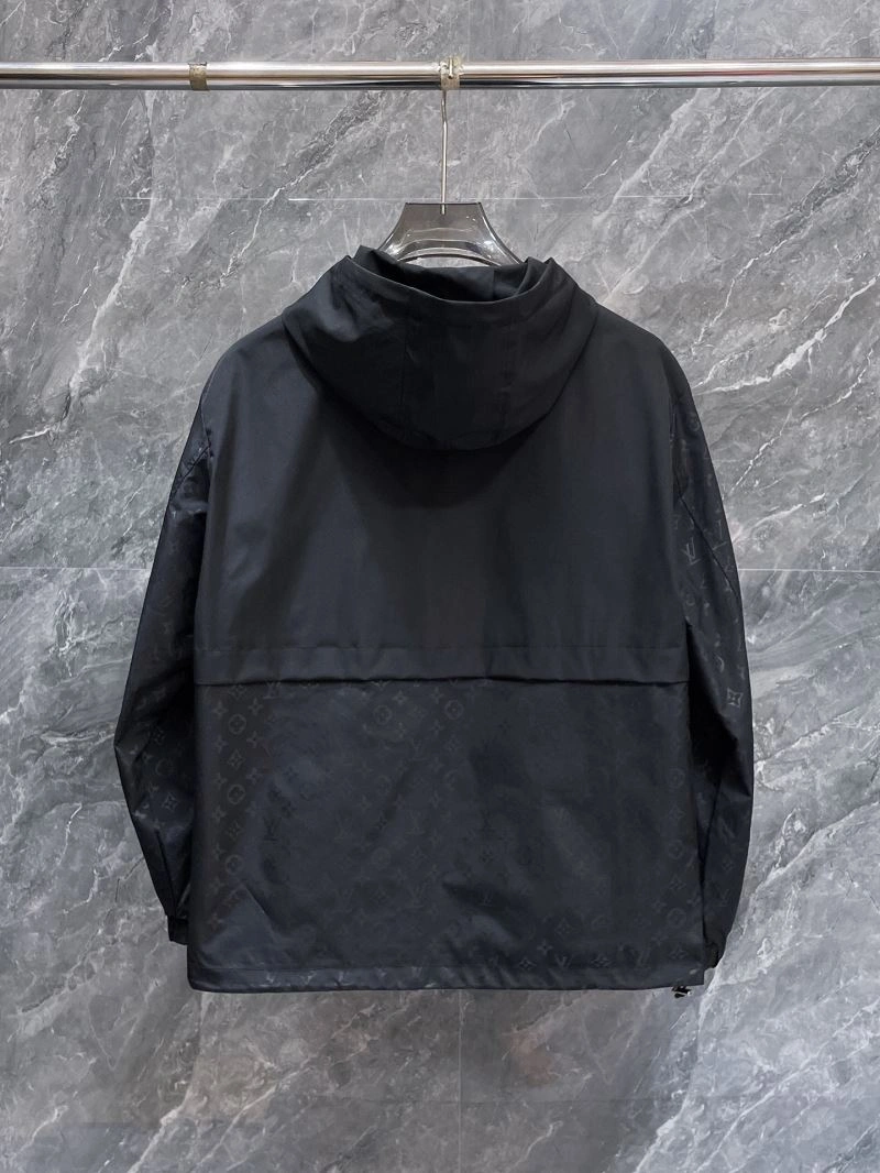 Lightweight Louis Vuitton Outwear 137525