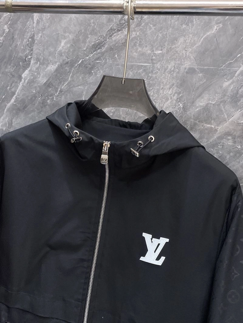 Lightweight Louis Vuitton Outwear 137525