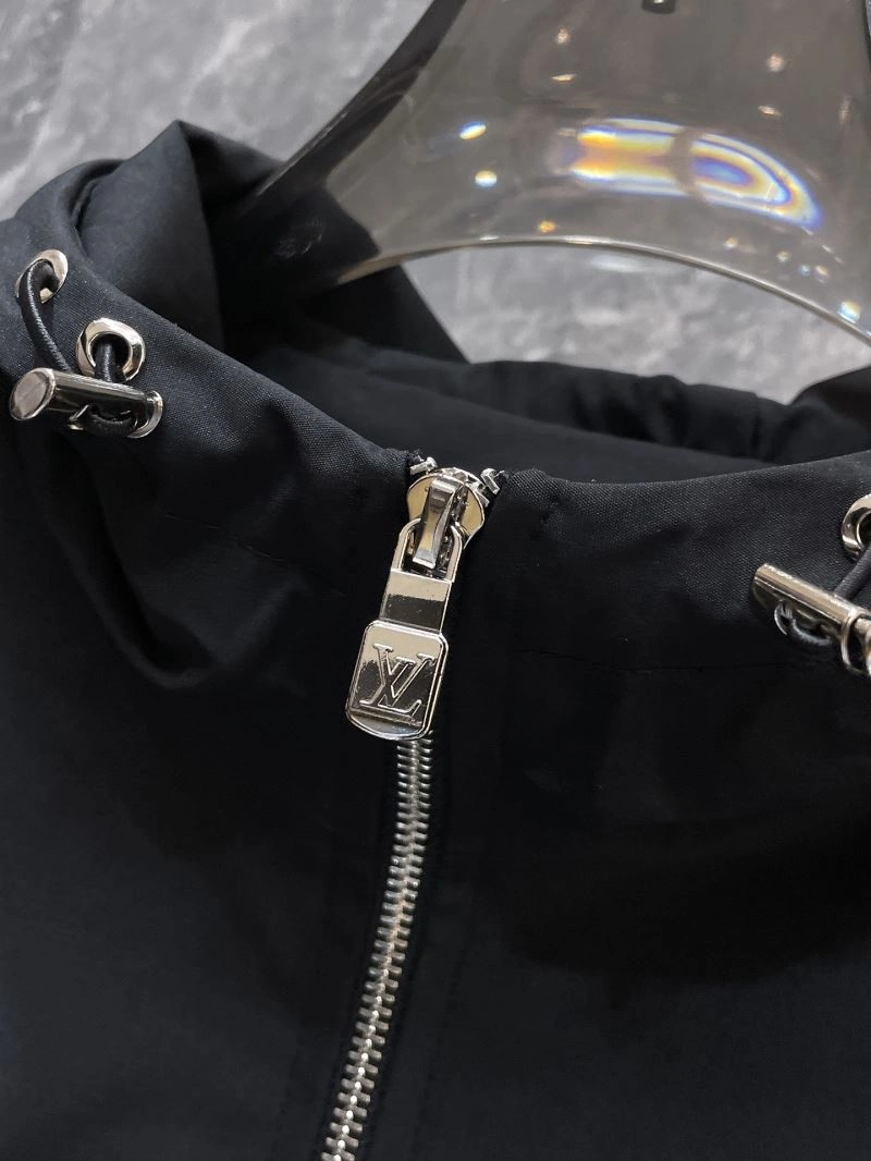 Lightweight Louis Vuitton Outwear 137525
