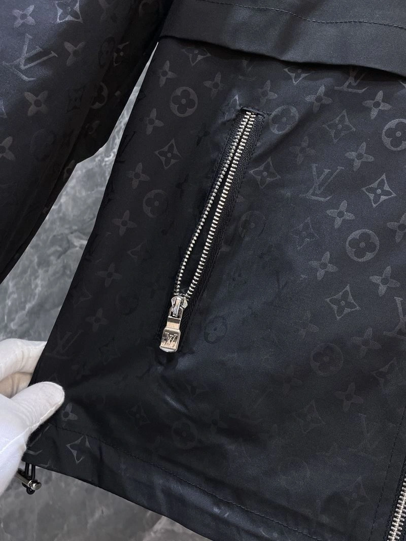 Lightweight Louis Vuitton Outwear 137525