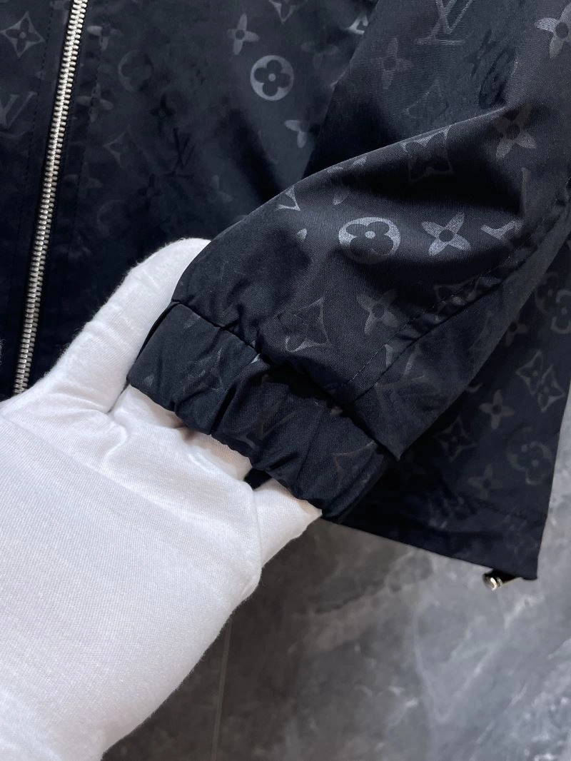 Lightweight Louis Vuitton Outwear 137525