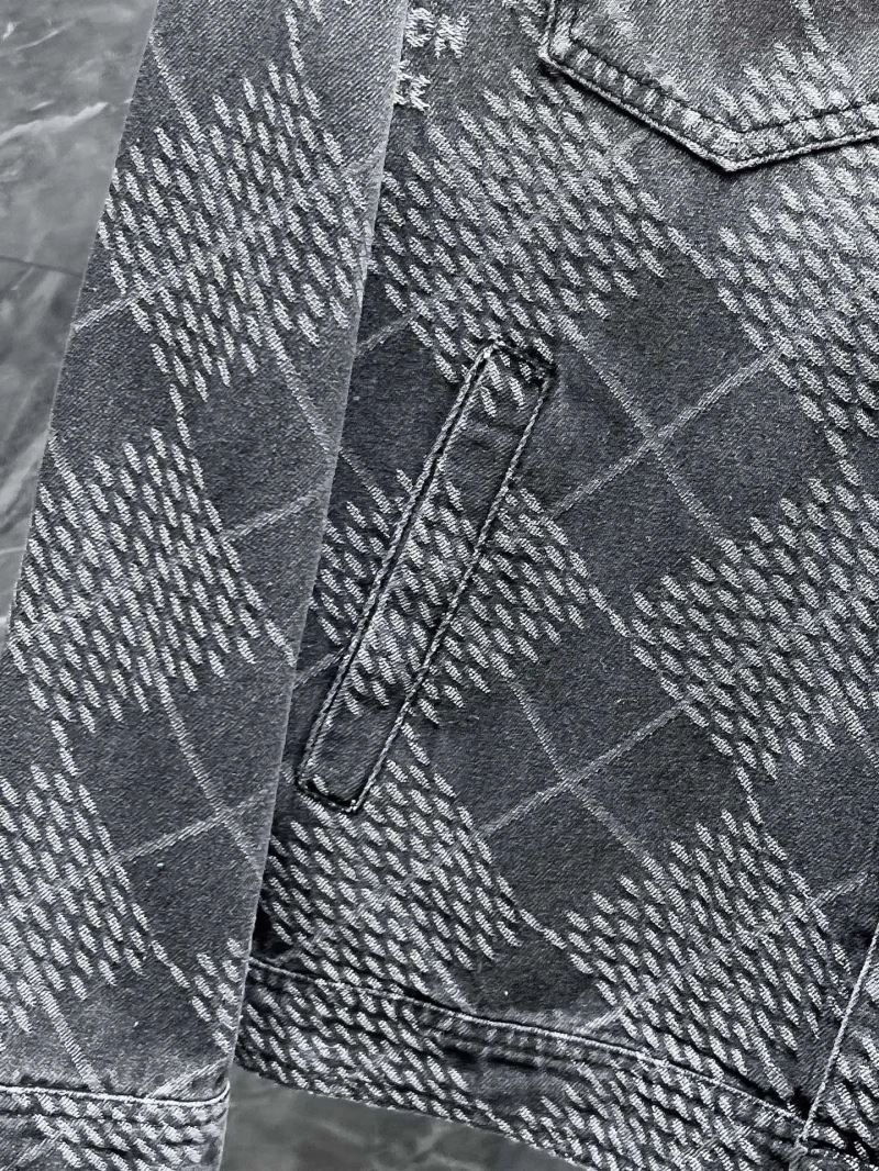 Stretchable Louis Vuitton Outwear 137562