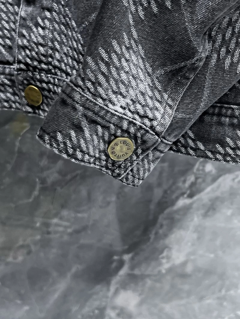 Stretchable Louis Vuitton Outwear 137562