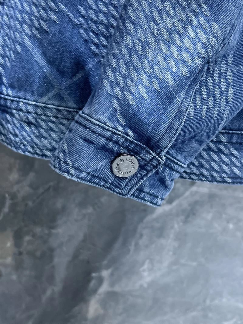 Refined Louis Vuitton Outwear 137522