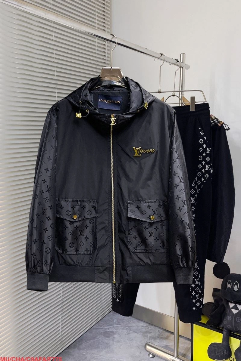 Lightweight Louis Vuitton Outwear 136891