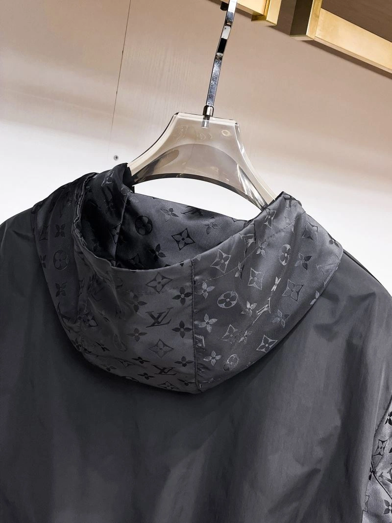 Lightweight Louis Vuitton Outwear 136891