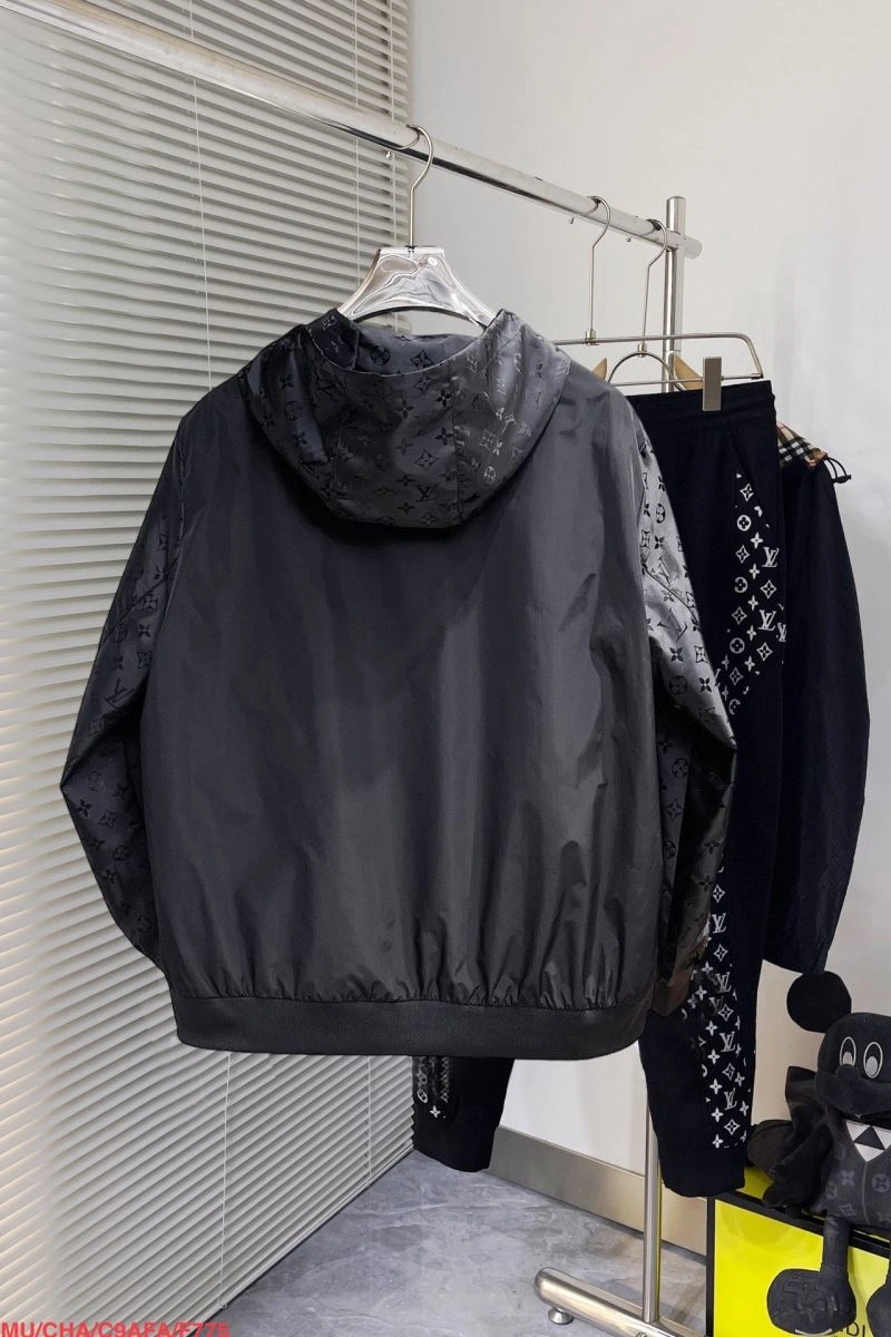 Lightweight Louis Vuitton Outwear 136891