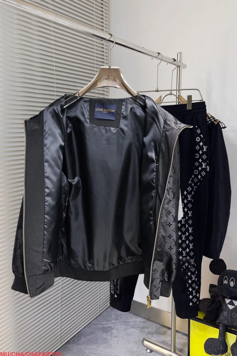 Lightweight Louis Vuitton Outwear 136891
