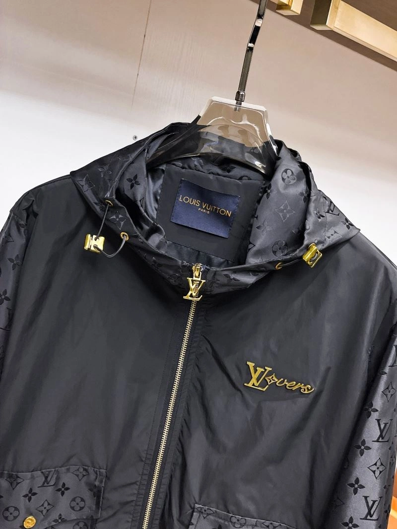 Lightweight Louis Vuitton Outwear 136891