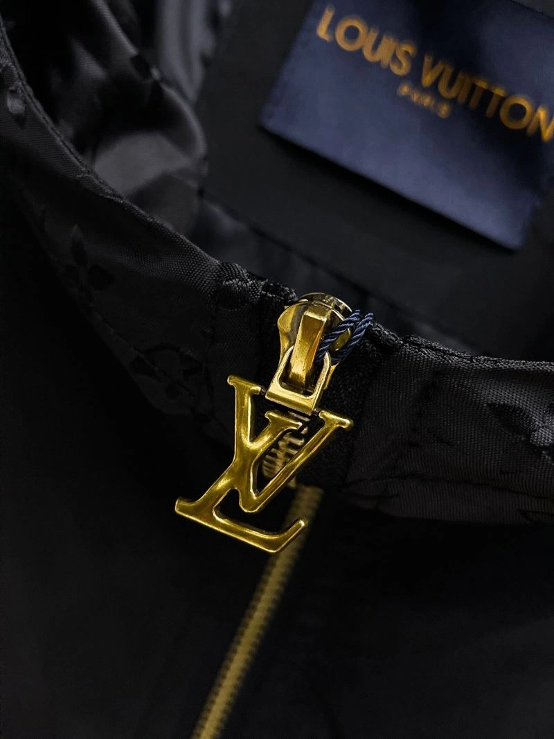 Lightweight Louis Vuitton Outwear 136891