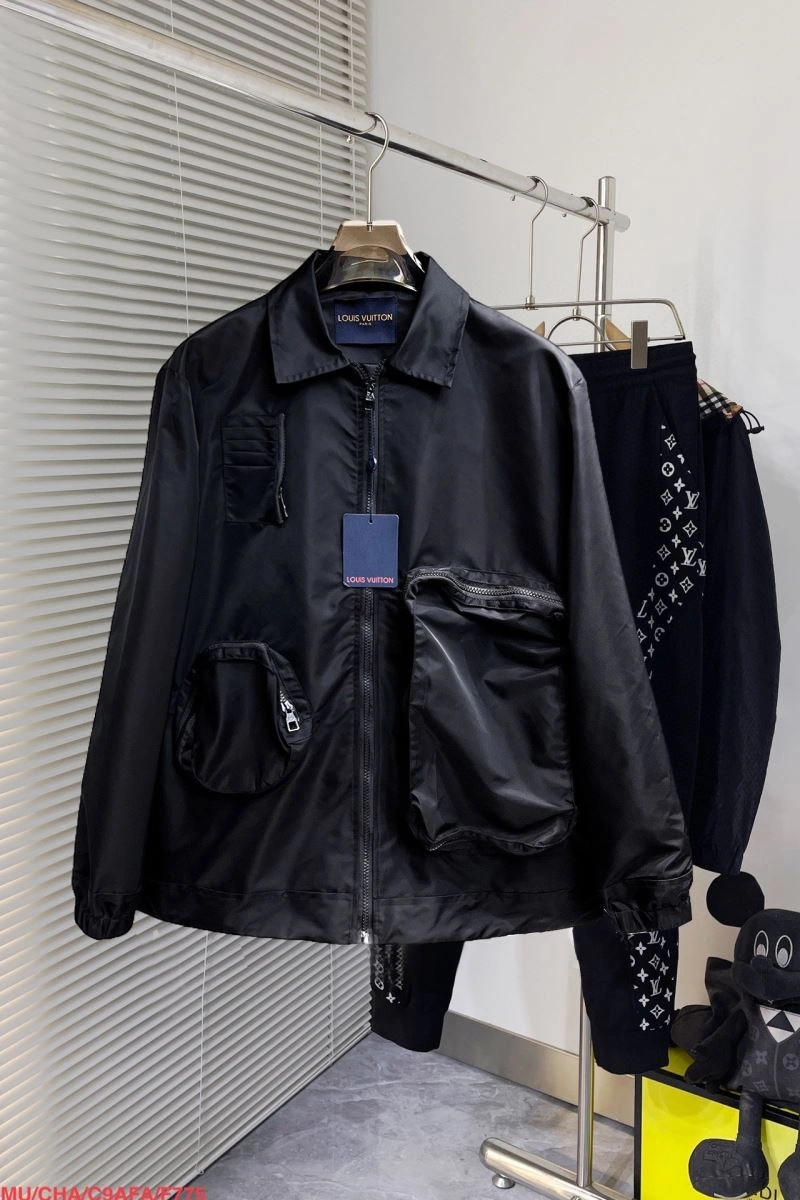 Sporty Louis Vuitton Outwear 136894