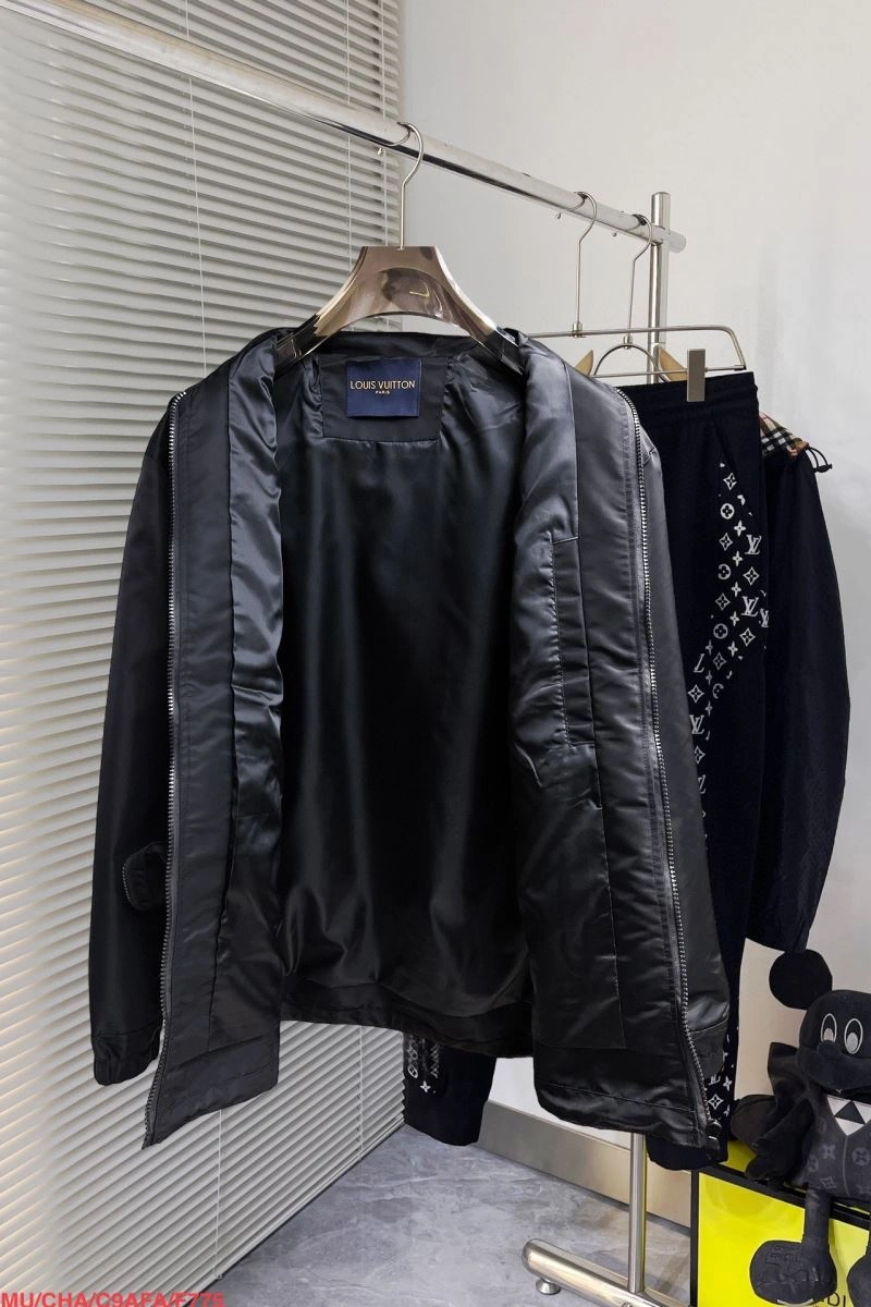 Sporty Louis Vuitton Outwear 136894