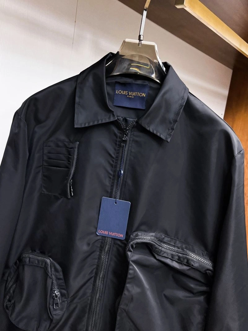 Sporty Louis Vuitton Outwear 136894