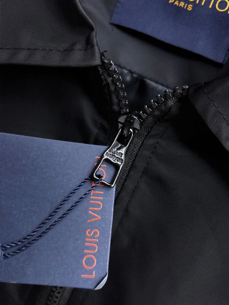 Sporty Louis Vuitton Outwear 136894