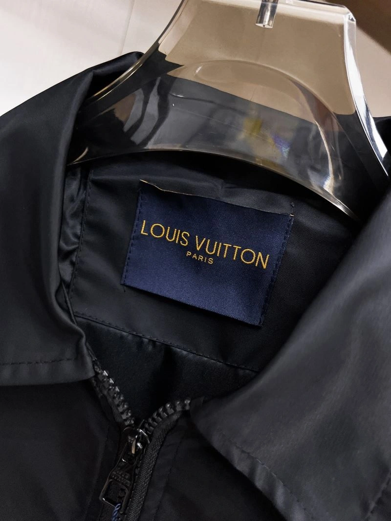 Sporty Louis Vuitton Outwear 136894
