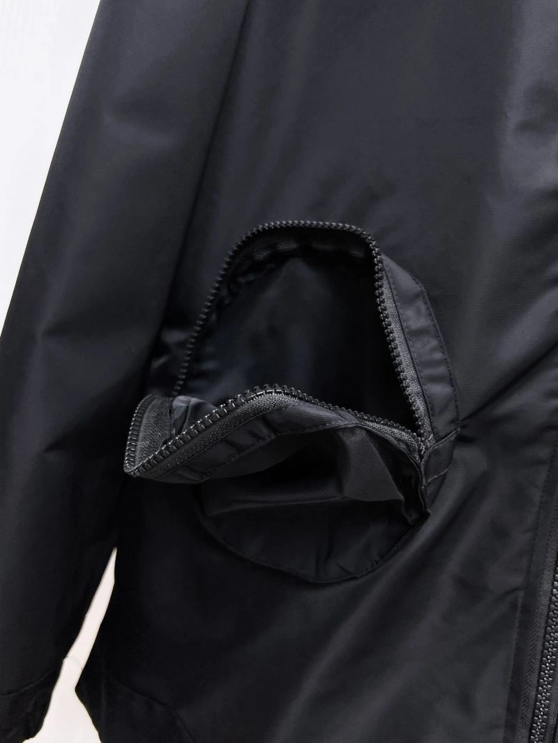 Sporty Louis Vuitton Outwear 136894
