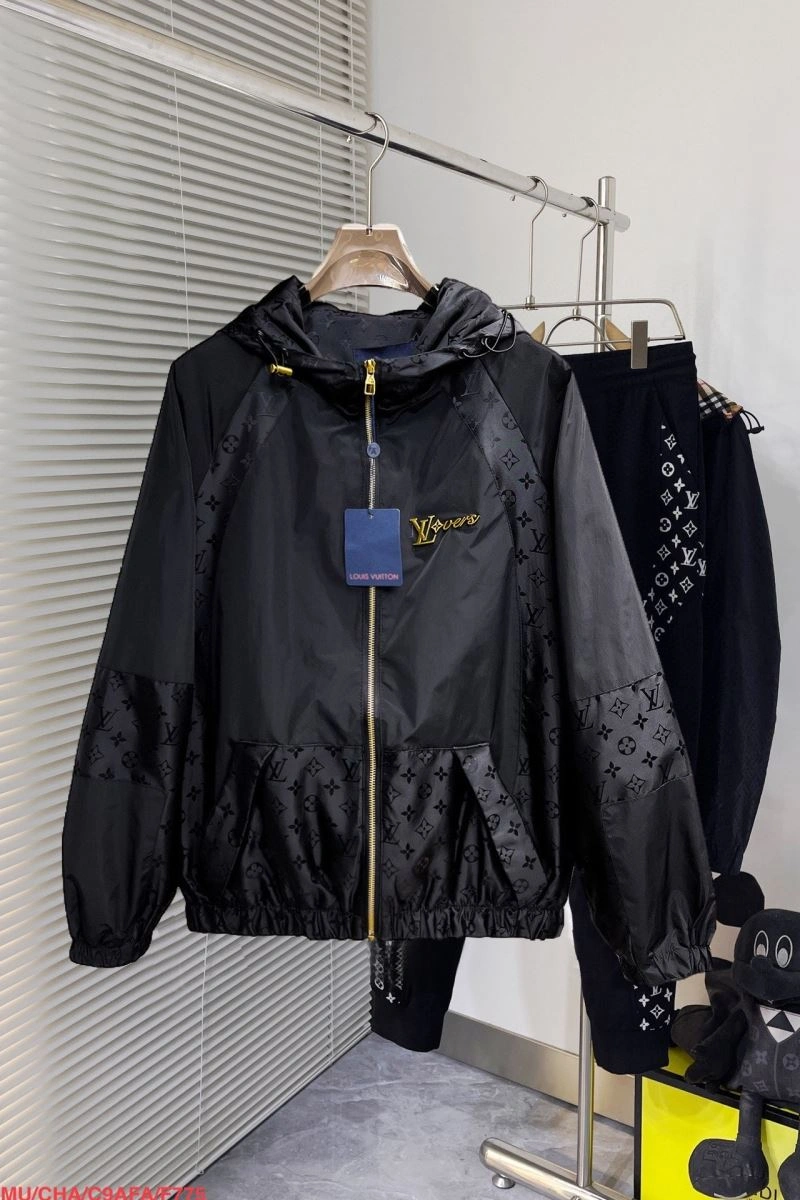 Flexible Louis Vuitton Outwear 136888