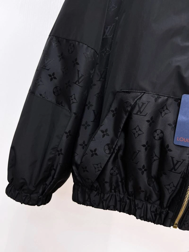 Flexible Louis Vuitton Outwear 136888