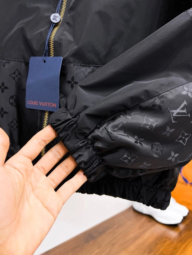 Flexible Louis Vuitton Outwear 136888