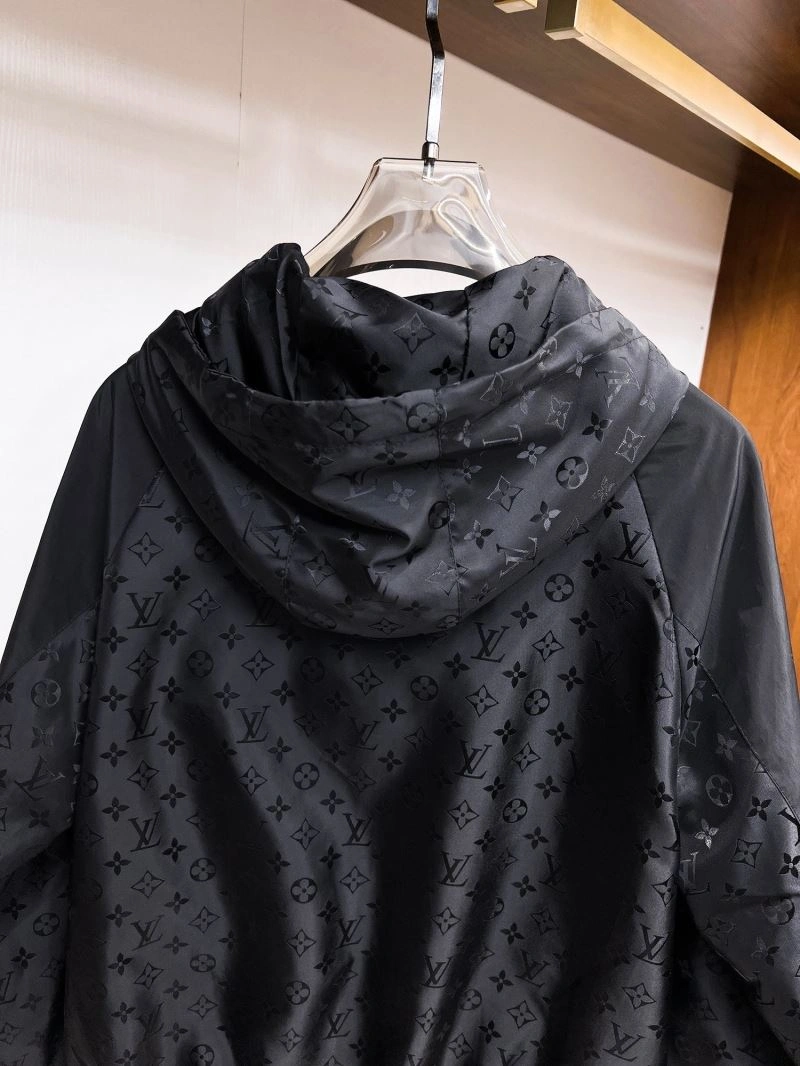 Flexible Louis Vuitton Outwear 136888