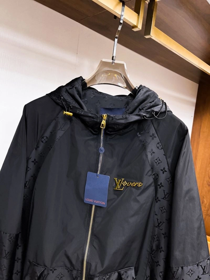 Flexible Louis Vuitton Outwear 136888