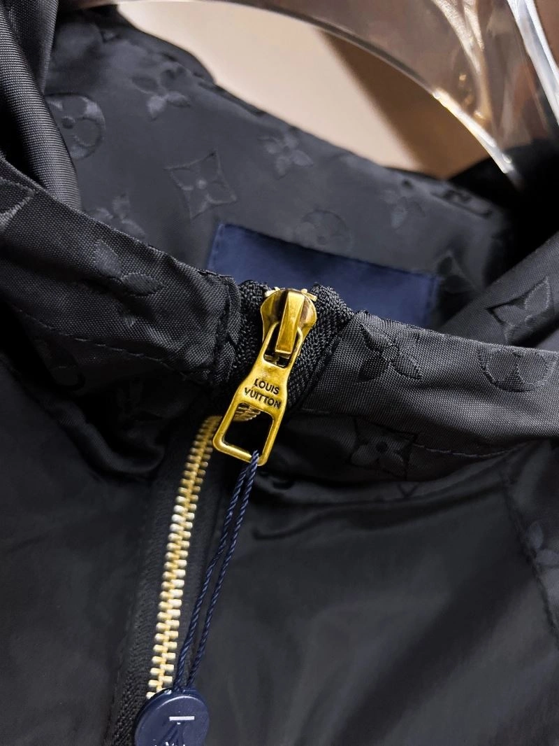 Flexible Louis Vuitton Outwear 136888