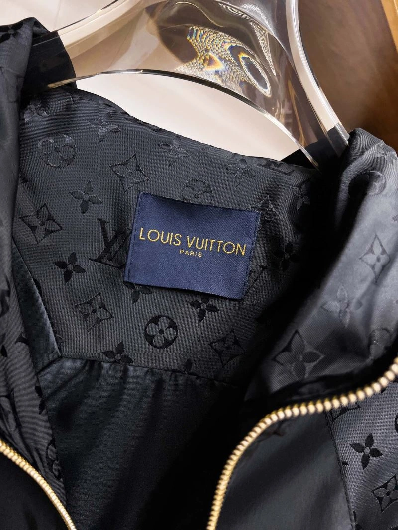 Flexible Louis Vuitton Outwear 136888