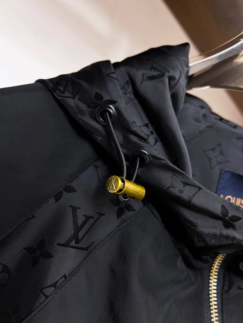 Flexible Louis Vuitton Outwear 136888