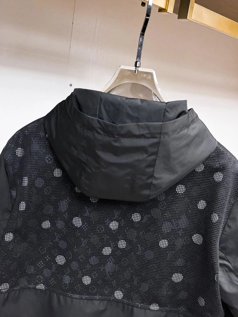 Louis Vuitton Outwear Resilient 136887