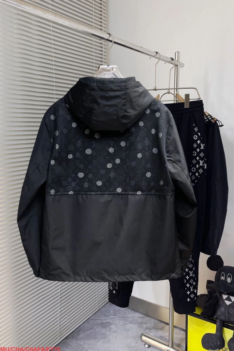 Louis Vuitton Outwear Resilient 136887