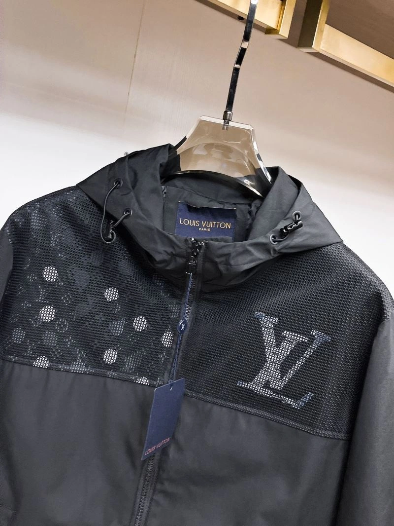 Louis Vuitton Outwear Resilient 136887