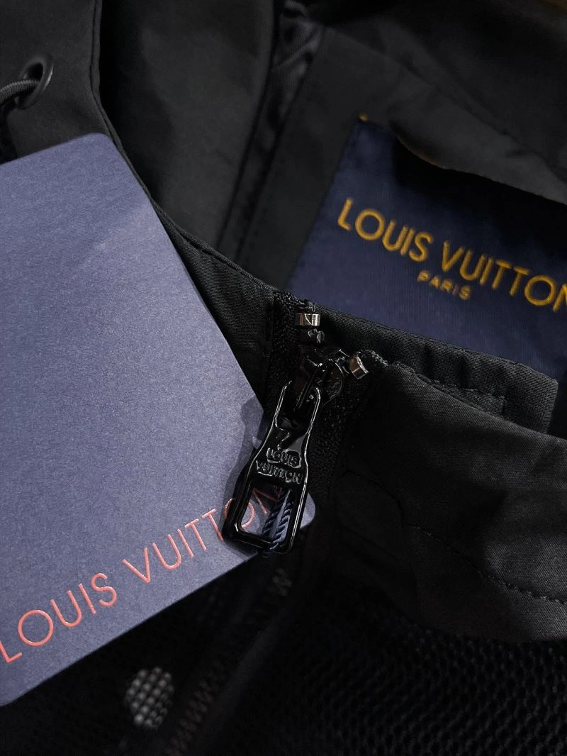 Louis Vuitton Outwear Resilient 136887