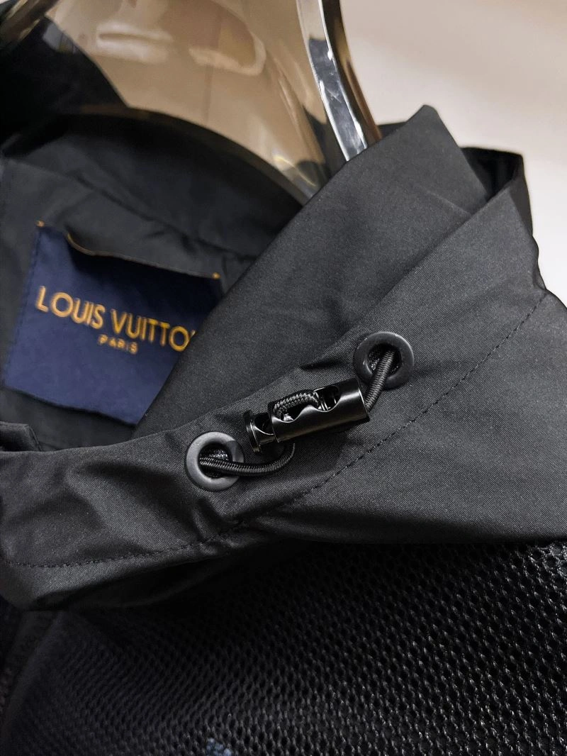 Louis Vuitton Outwear Resilient 136887