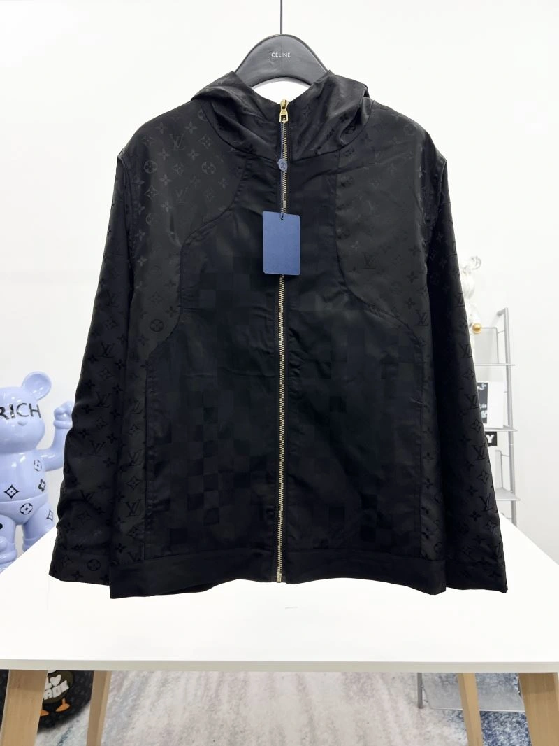 Louis Vuitton Outwear Sporty 136886