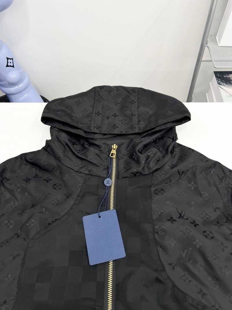 Louis Vuitton Outwear Sporty 136886