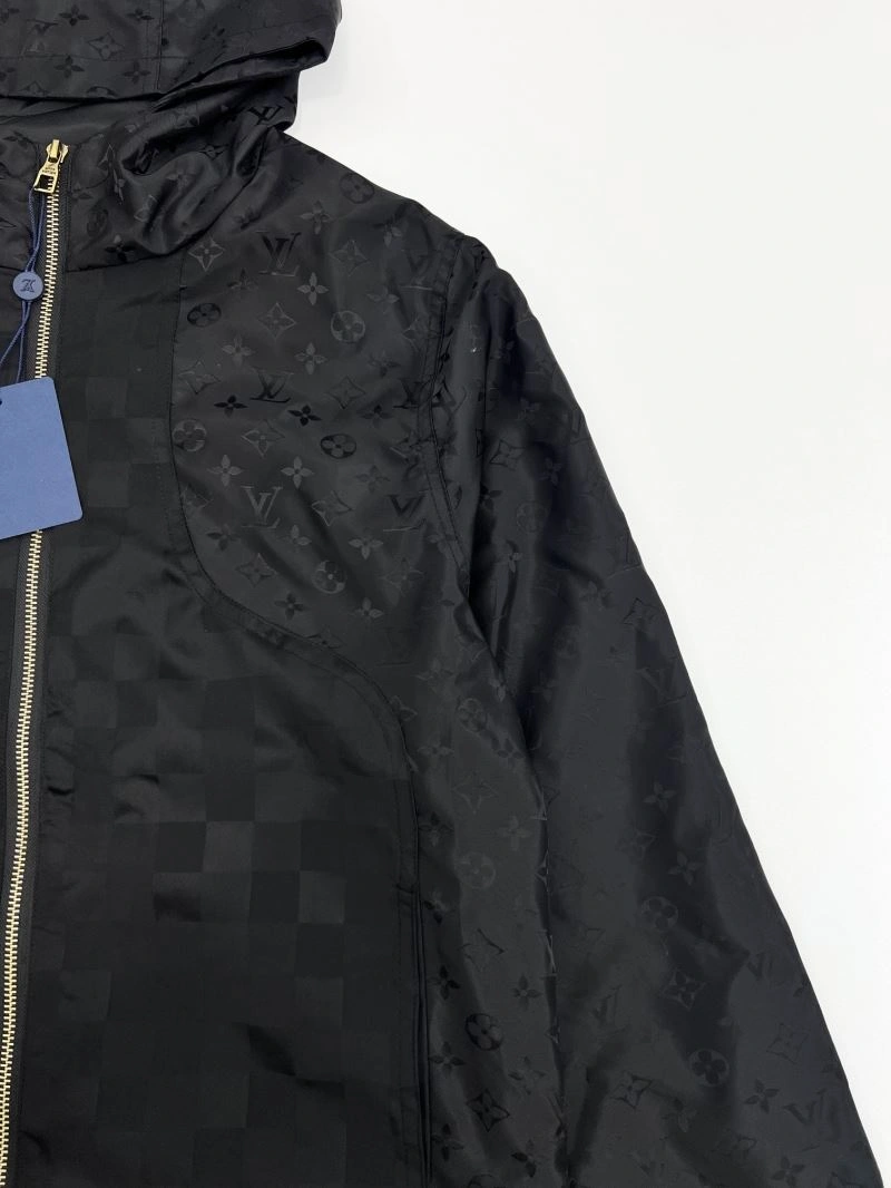 Louis Vuitton Outwear Sporty 136886