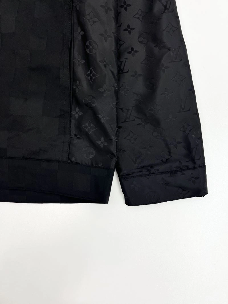 Louis Vuitton Outwear Sporty 136886
