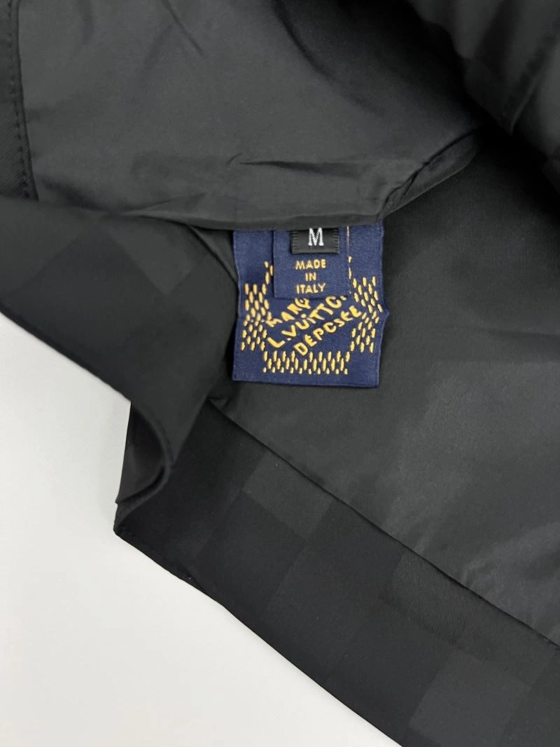 Louis Vuitton Outwear Sporty 136886