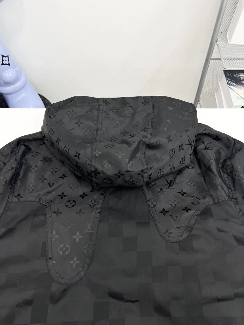 Louis Vuitton Outwear Sporty 136886