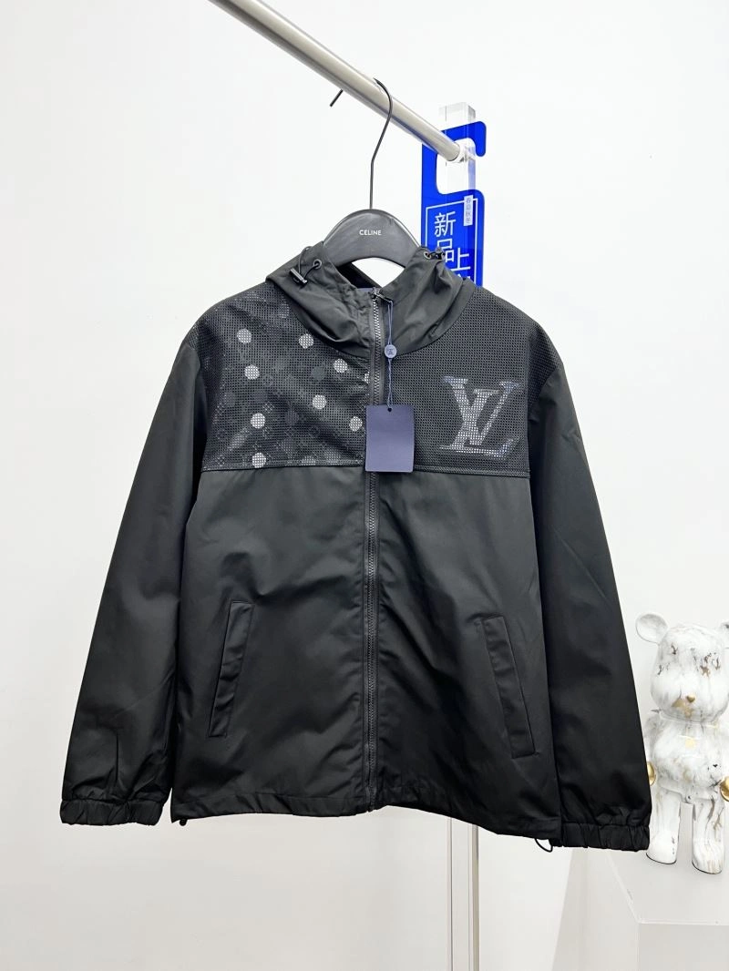 Neat Louis Vuitton Outwear 136869