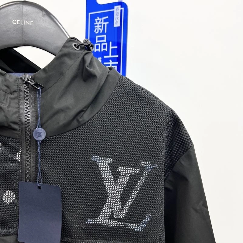 Neat Louis Vuitton Outwear 136869