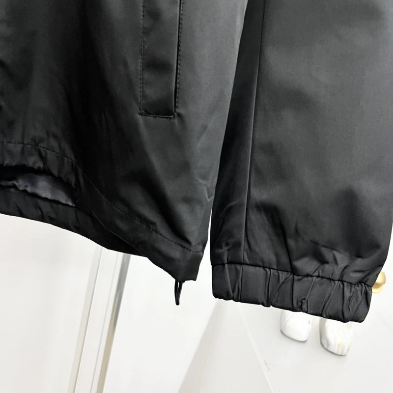 Neat Louis Vuitton Outwear 136869