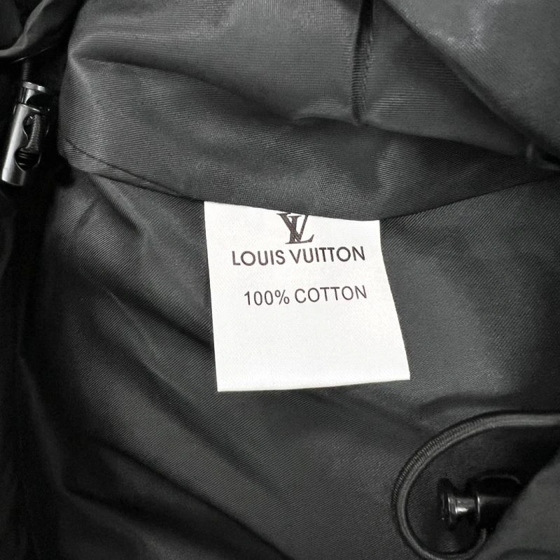 Neat Louis Vuitton Outwear 136869