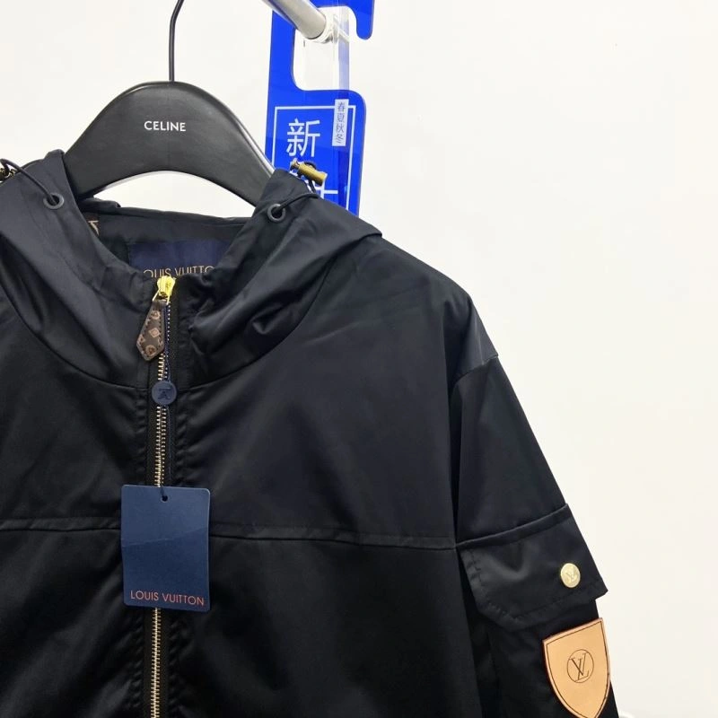 Elegant Louis Vuitton Outwear 136863
