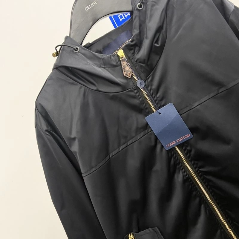 Elegant Louis Vuitton Outwear 136863